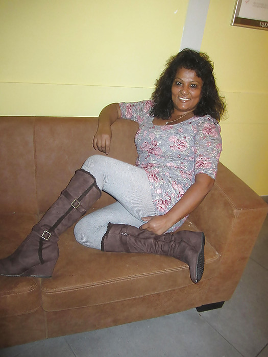 Mature Aisha let see her legs on Facebook #10159952