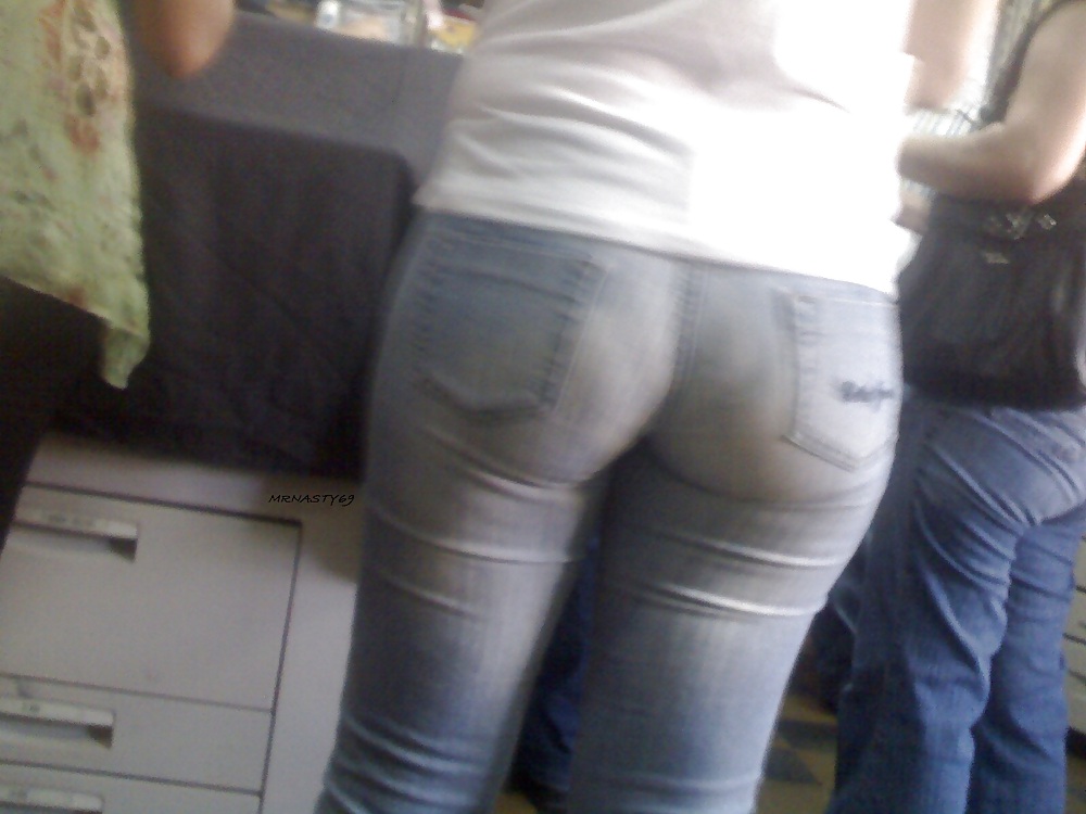 Frau In Engen Jeans # 21 #13578309