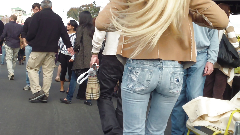 Blonde Teen Ass & Hintern In Engen Blauen Jeans #6486476