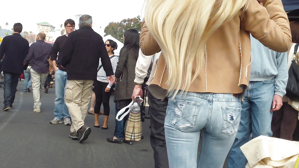 Blonde Teen Ass & Hintern In Engen Blauen Jeans #6486482