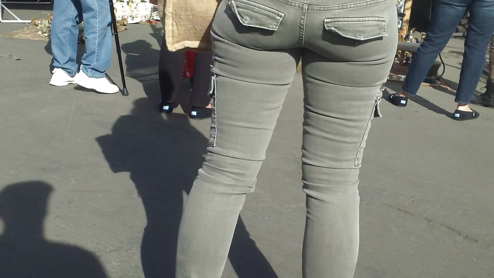 Bel culo sexy stretto & culo in jeans grigi
 #10753731