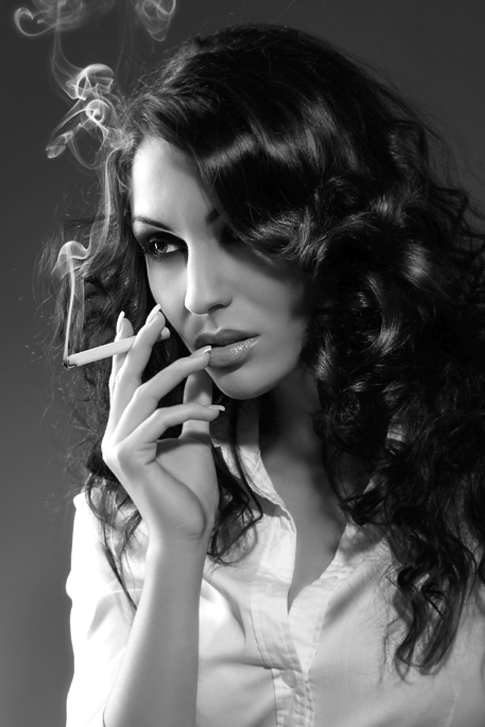 Hermosas mujeres fumando b&w 010
 #5550831