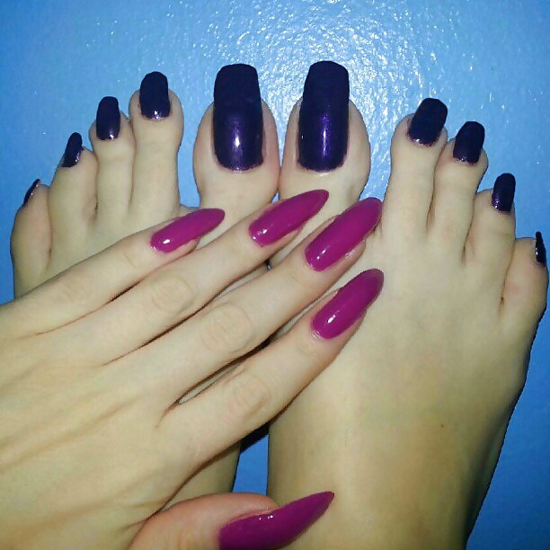 Chicas blancas con uñas largas y uñas de los pies parte 2
 #16560402
