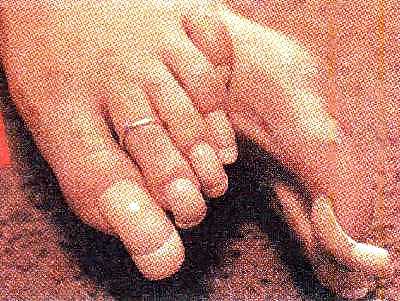 Chicas blancas con uñas largas y uñas de los pies parte 2
 #16560478