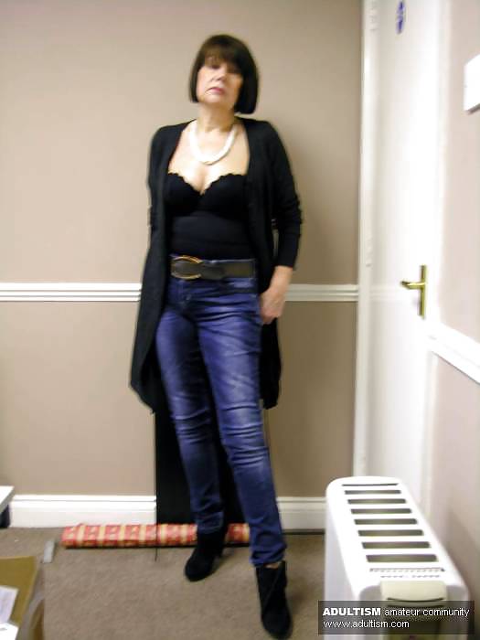 Striptease en la sala de juntas
 #6608848