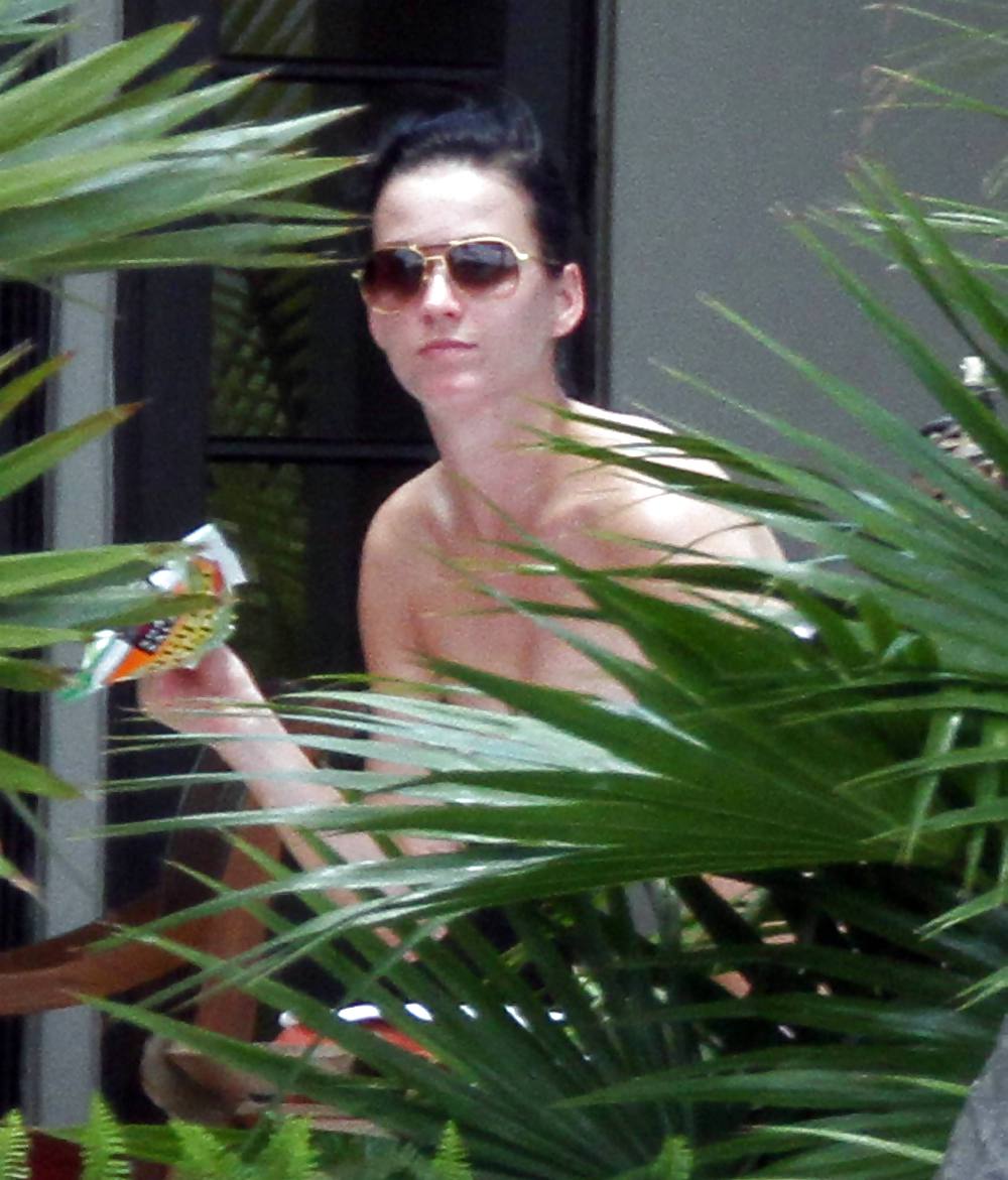 Katy Perry at her Hotel in Miami #4090595