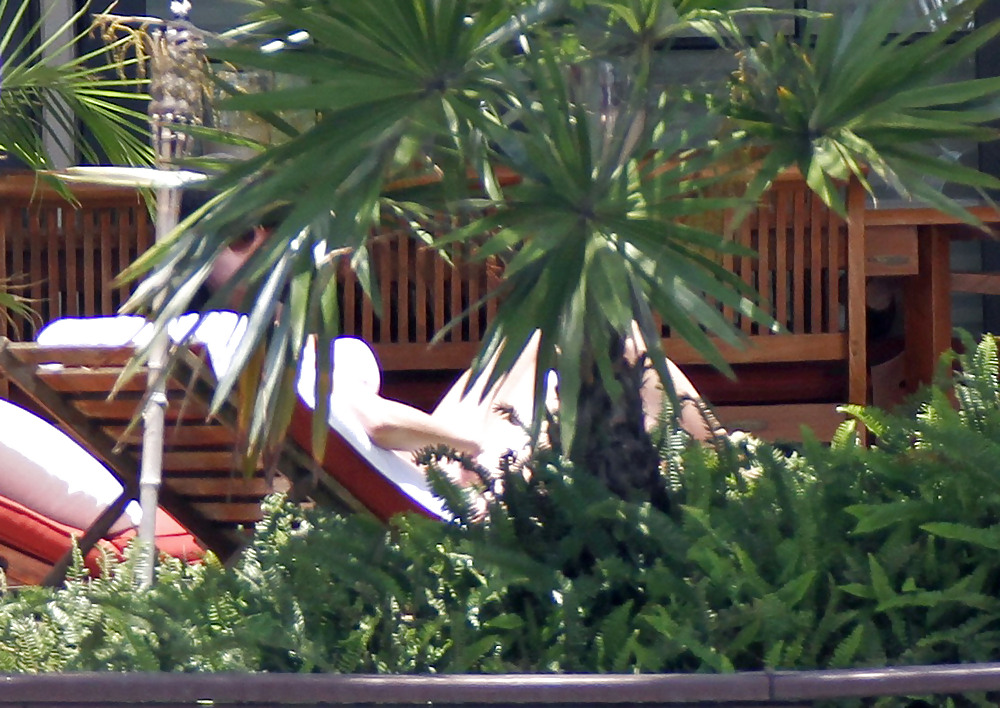 Katy Perry at her Hotel in Miami #4090610