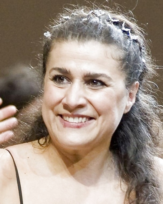 Cecilia Bartoli - famosa mezzosopranista italiana
 #17292155