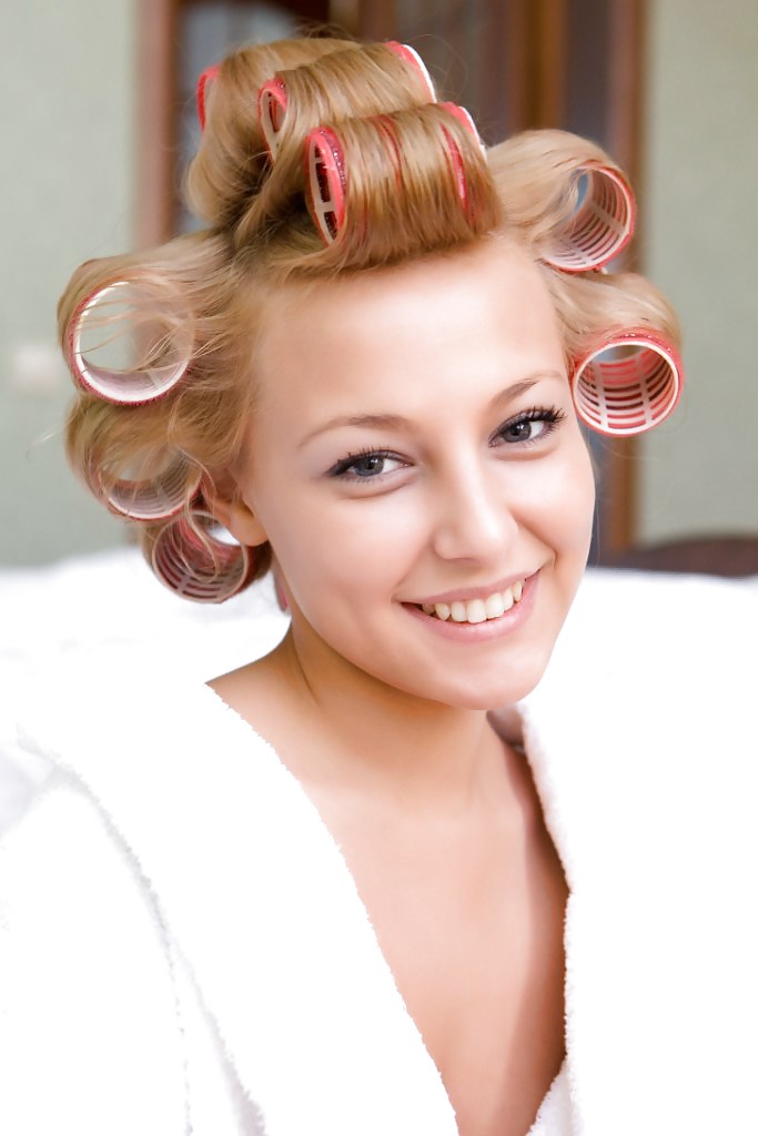CUTIE WITH CURLERS #21620243