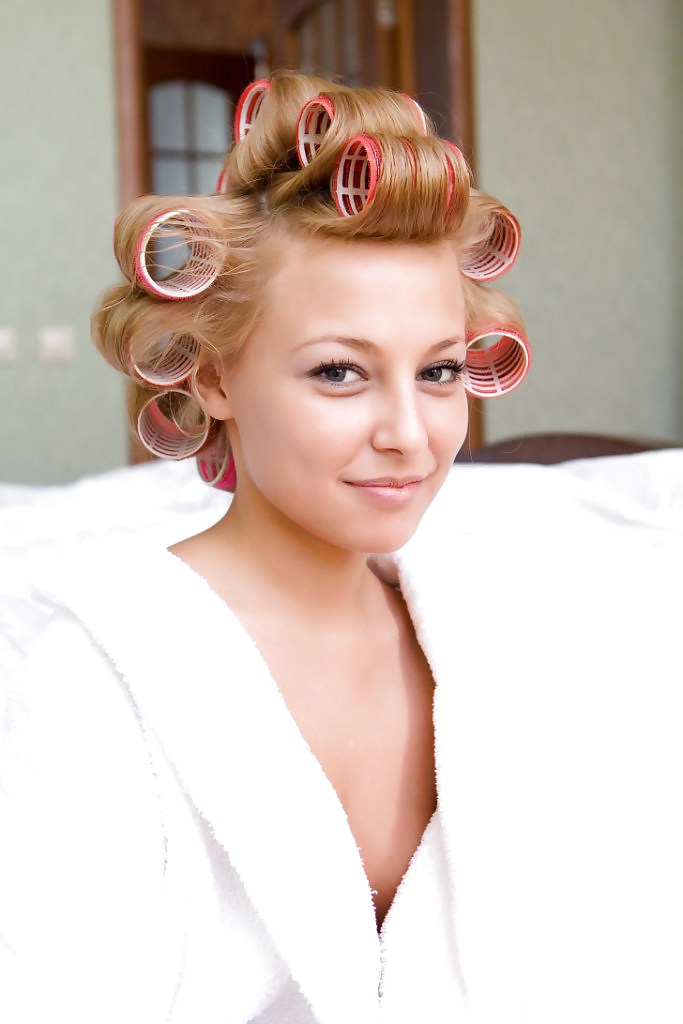 CUTIE WITH CURLERS #21620248