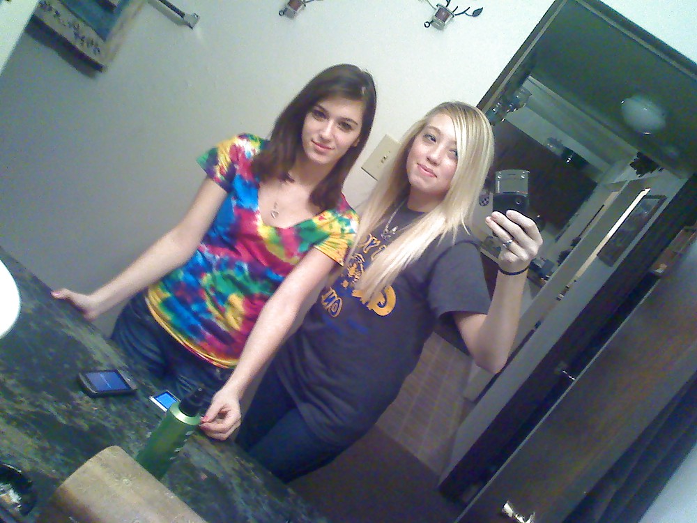 Jóvenes calientes
 #3275916