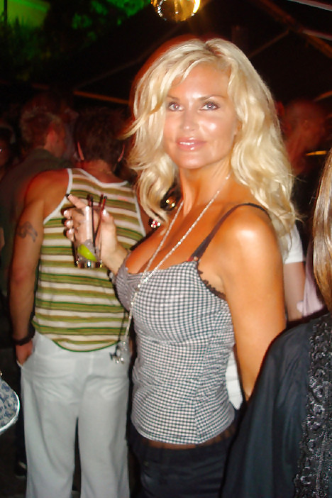Hotties 64
 #16715501