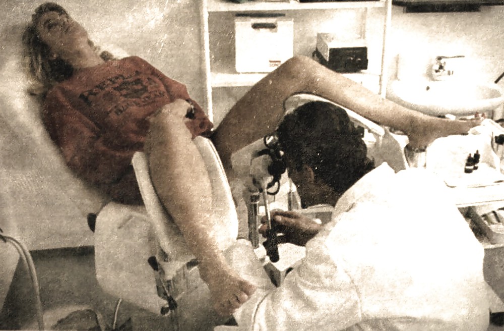 Maedchen beim Frauenarzt - Photoshop Art #4839078