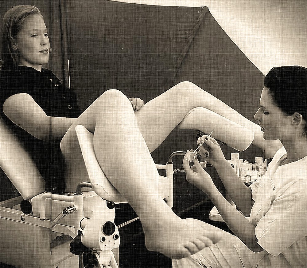 Maedchen beim Frauenarzt - Photoshop Art #4839101