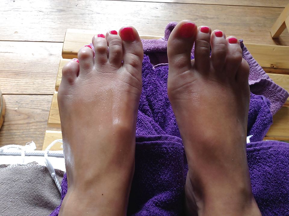 Footfetish: Meine Zehen Saugen Und Meine Fersen Beißen :) #22567525