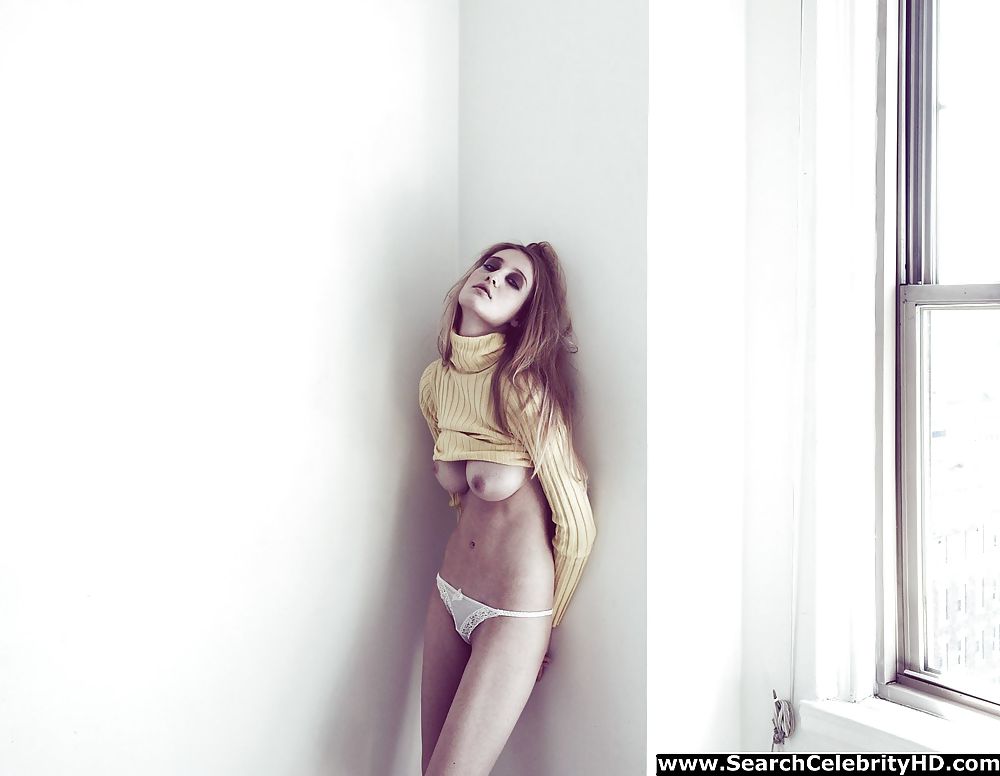 Enya bakunova posando en topless
 #16407921