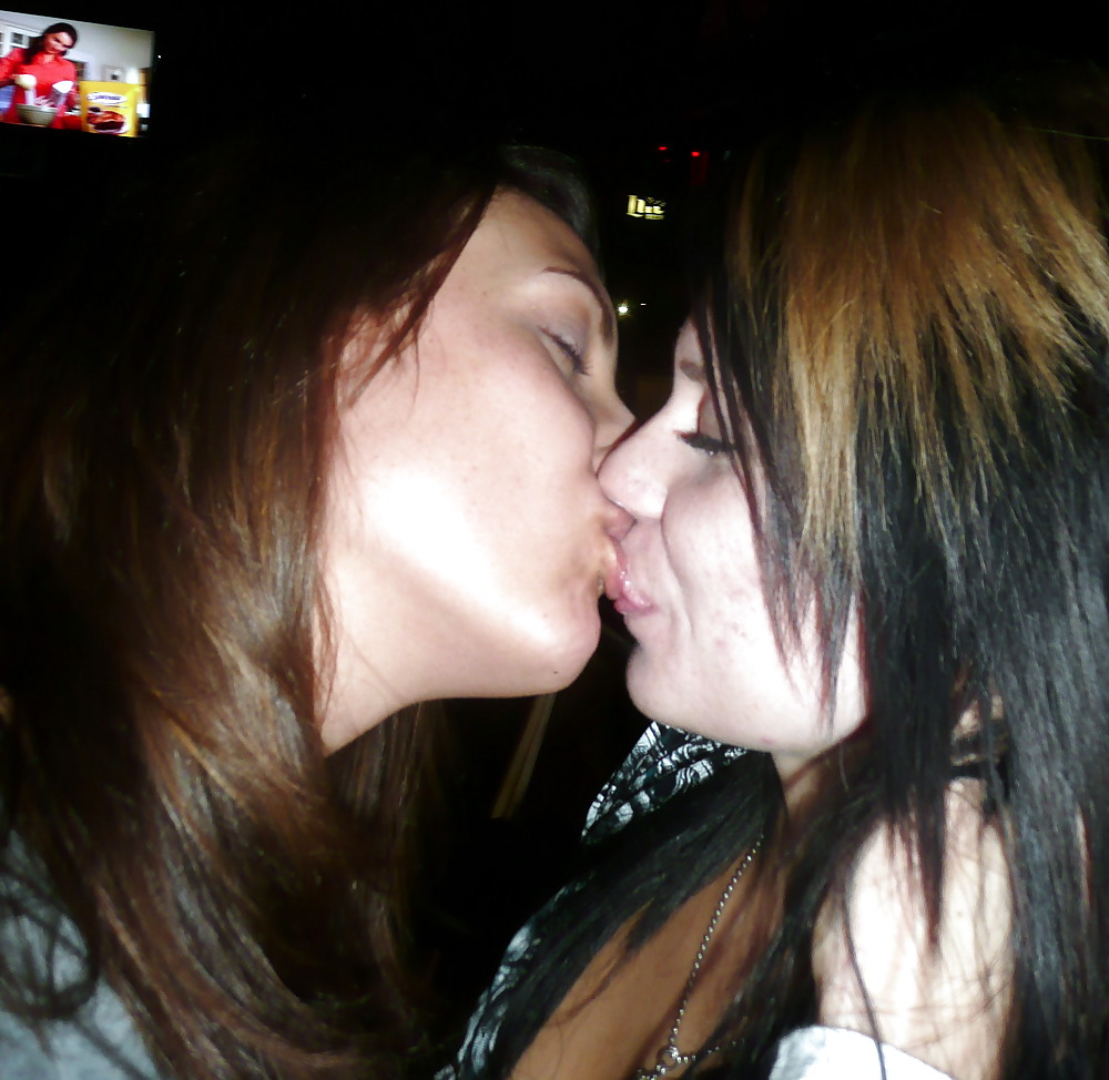 Ragazze che baciano ragazze
 #8253331