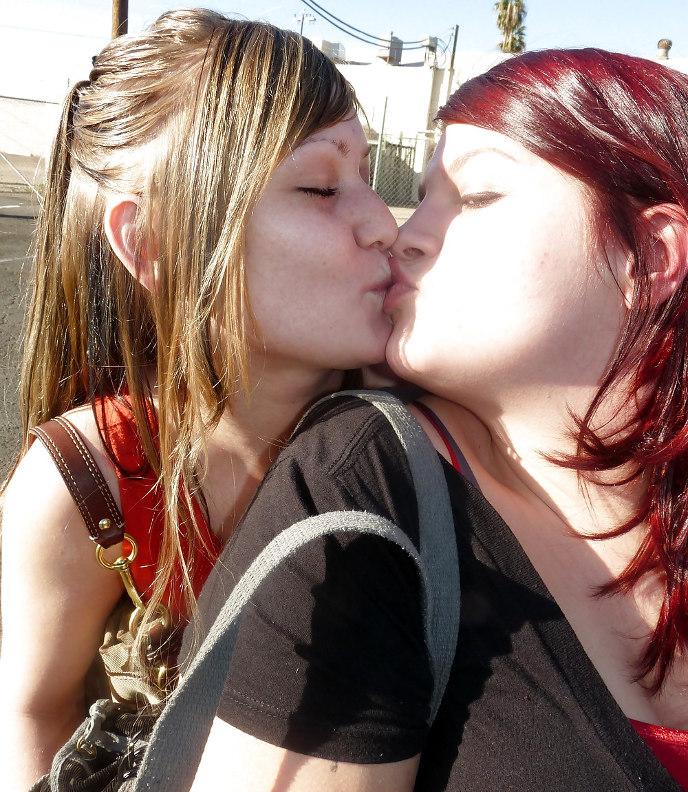 Ragazze che baciano ragazze
 #8253454