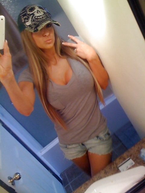 Slinky FitnessLaura From – MeetMeMatch.com