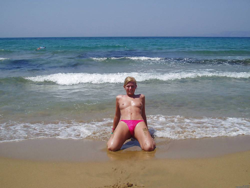 Chica en la playa
 #3667528