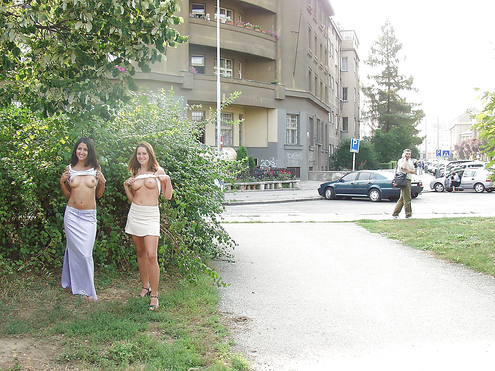 Ragazze nude in pubblico #1
 #15713471