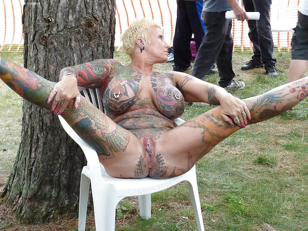 BIZARRE TATTOO queen flashing candid voyeur - and more #17779255