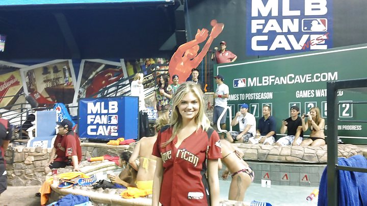 Kate Upton All-star Jeu Célébrité De Softball Dans Phoenix #4635808