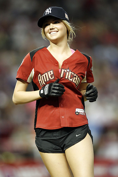 Kate Upton All-Star Celebrity Softball Game in Phoenix #4635840