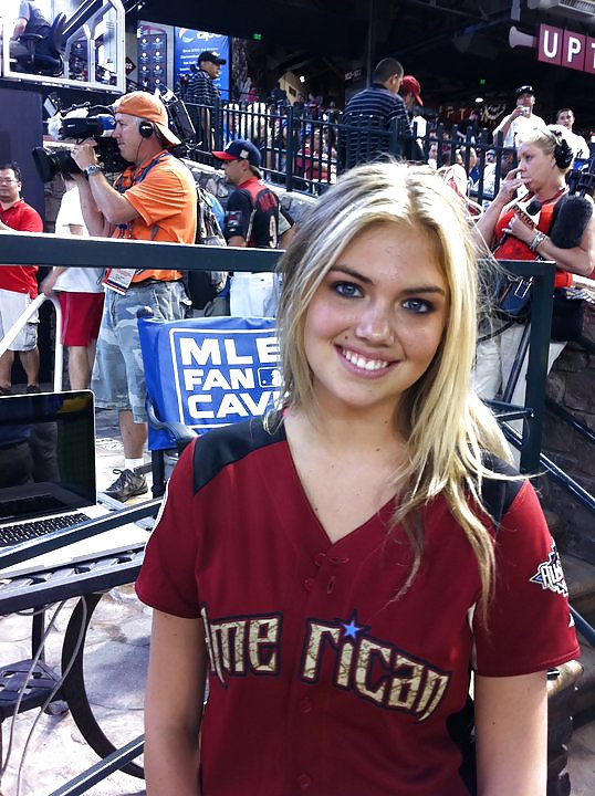 Kate Upton All-Star Celebrity Softball Game in Phoenix #4635917