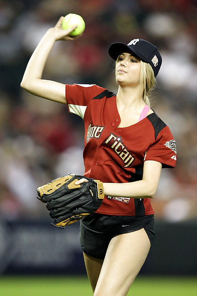 Kate Upton All-Star-Berühmtheit Softball-Spiel In Phoenix #4635947