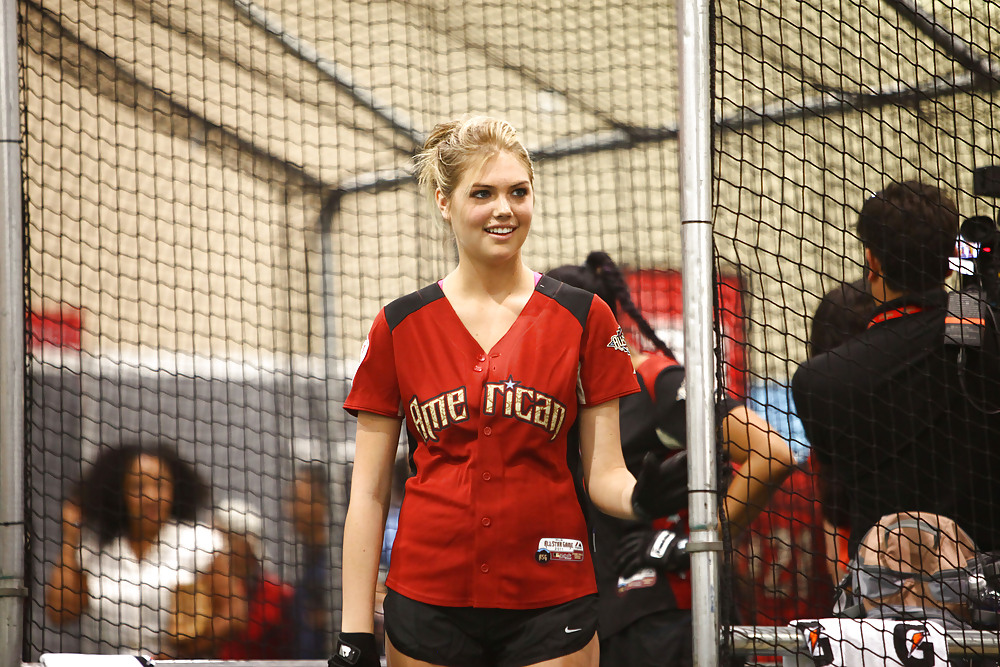Kate Upton All-Star Celebrity Softball Game in Phoenix #4635969