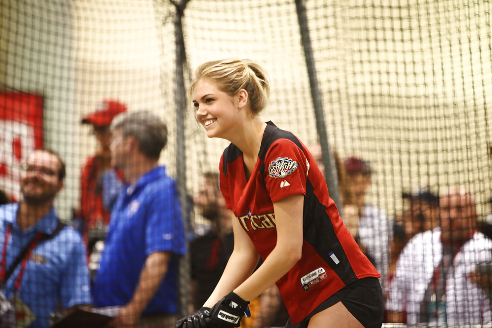 Kate Upton All-Star Celebrity Softball Game in Phoenix #4636010