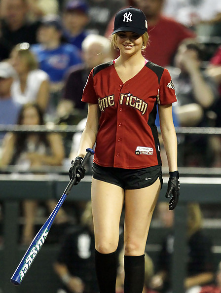 Kate Upton All-Star Celebrity Softball Game in Phoenix #4636039