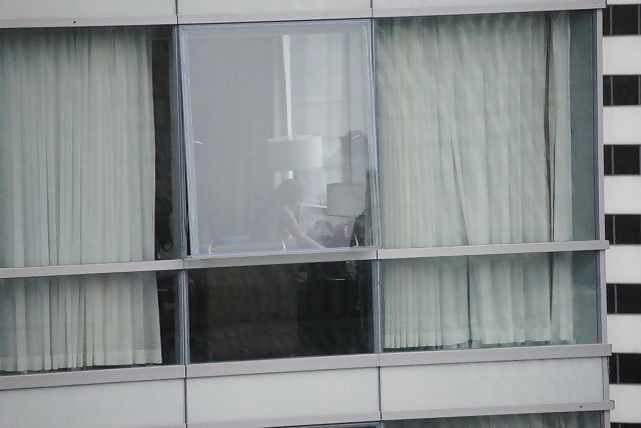 Cojiendo en la ventana
 #13804729