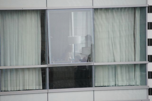 Cojiendo en la ventana
 #13804739