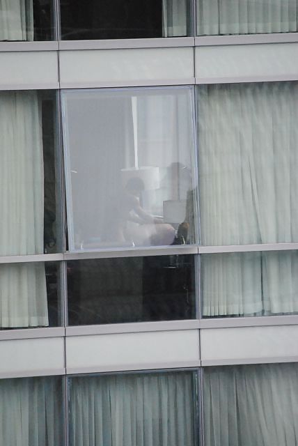 Cojiendo en la ventana
 #13804780