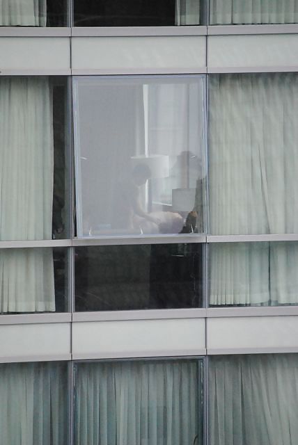 Cojiendo en la ventana
 #13804786