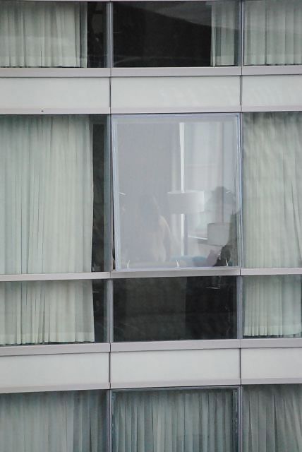 Cojiendo en la ventana
 #13804794