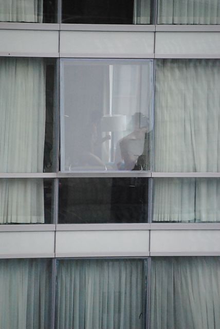 Cojiendo en la ventana
 #13804806