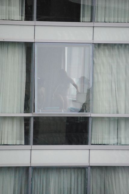 Cojiendo en la ventana
 #13804822