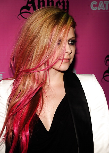Avril Lavigne - Cul Sexy - Seins Sexy #12924636