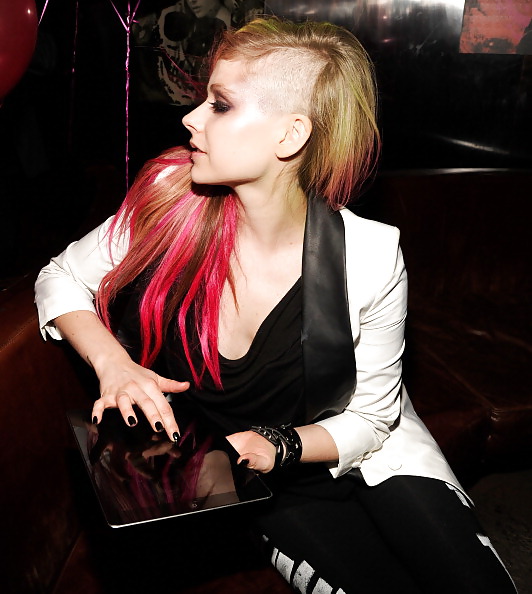 Avril Lavigne - Cul Sexy - Seins Sexy #12924652
