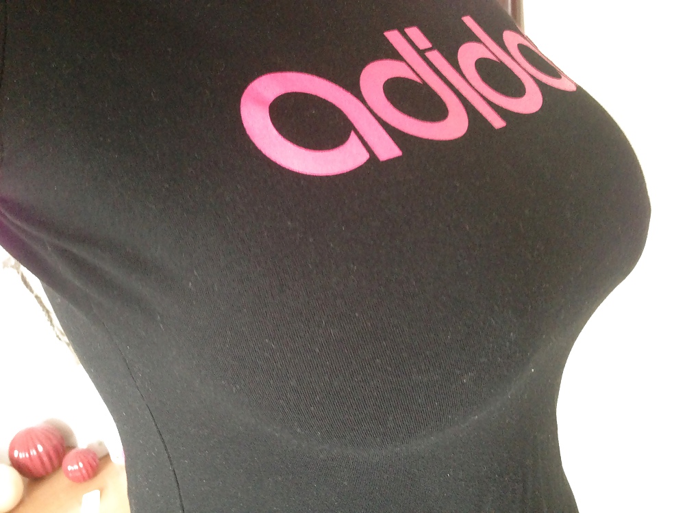 Aditits..goin to the gym bra-less hehehe #16848428