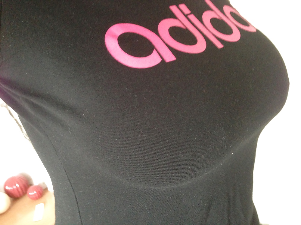 Aditits..goin to the gym bra-less hehehe #16848483