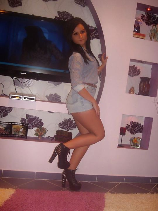 Romanian girl: Larissa #21759602