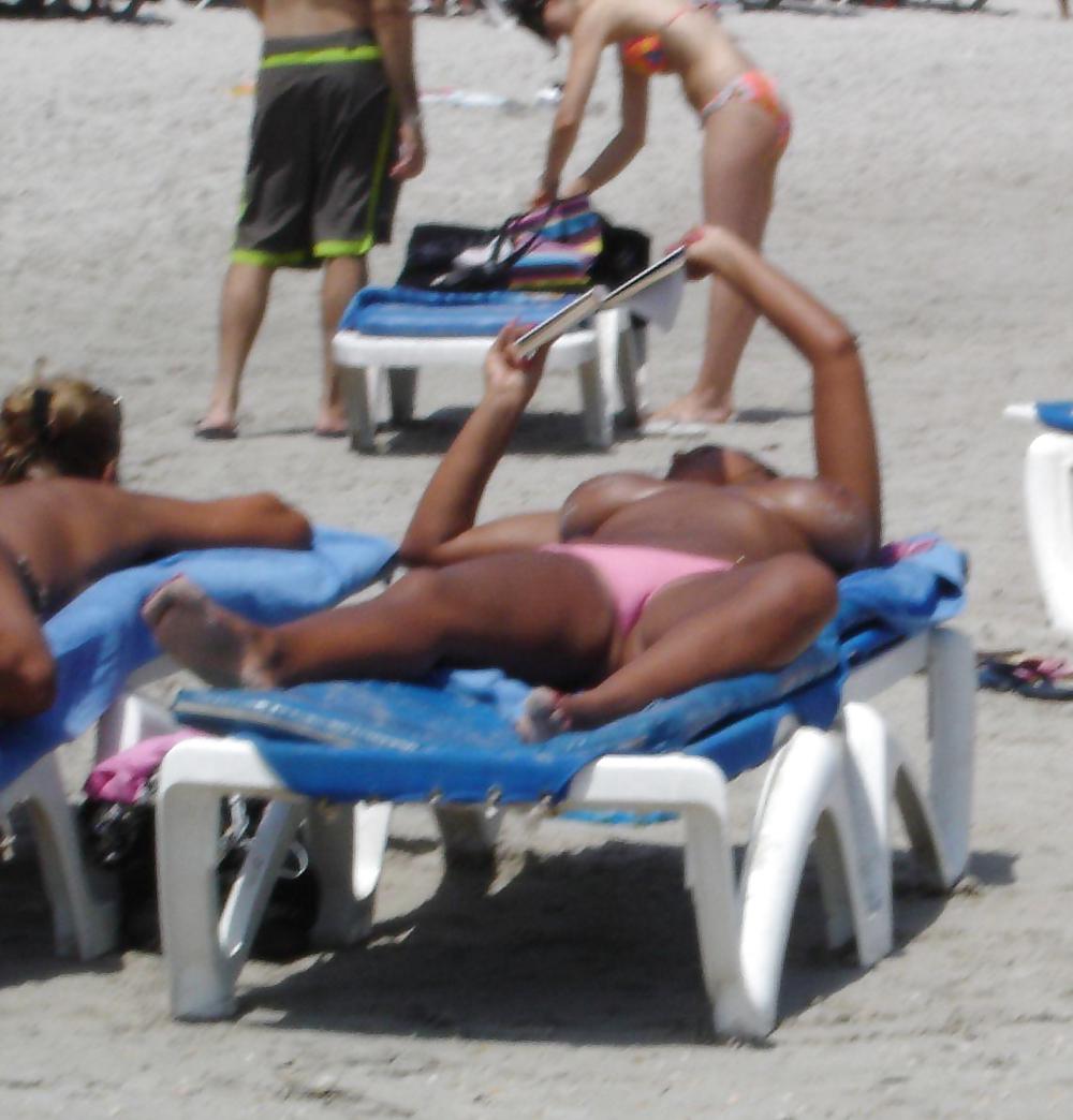 Puttane nude sulle spiagge di sabbia
 #17407172