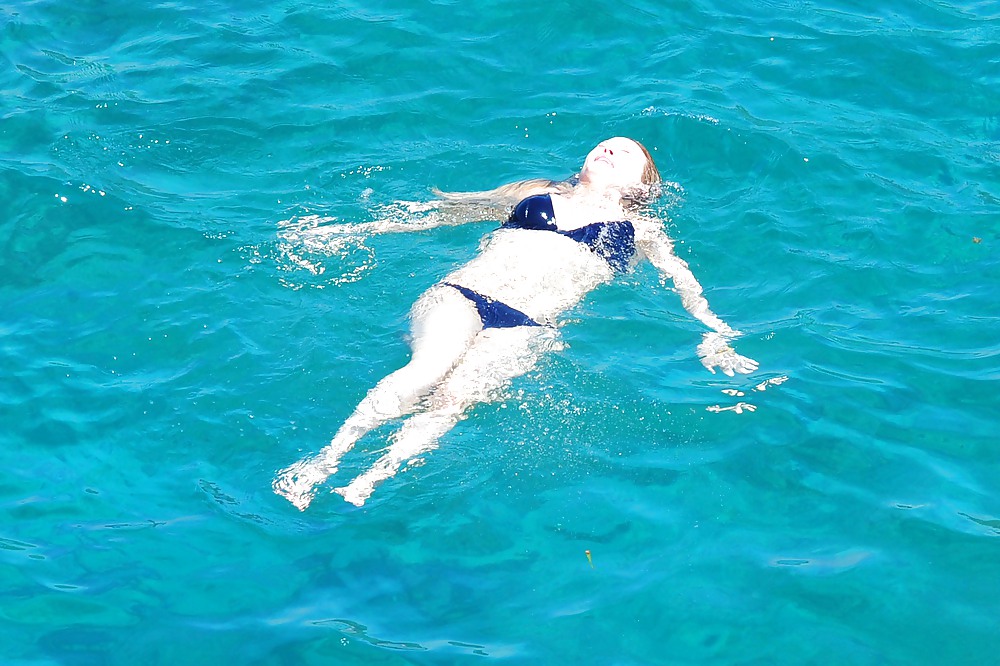 Hilary duff en bikini en Italia
 #7313660