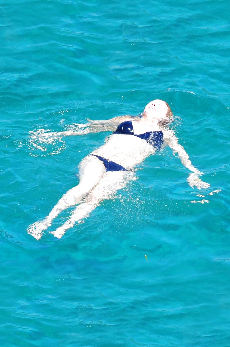 Hilary duff en bikini en Italia
 #7314082