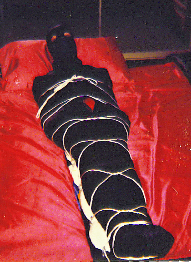 Satin mummia bondage
 #10406826