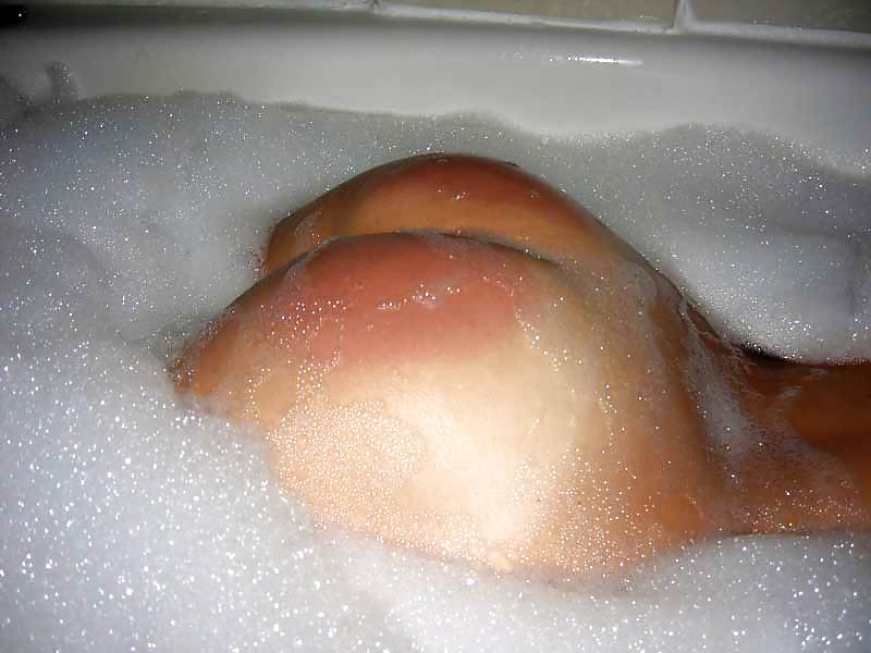 Sculacciata nella vasca da bagno
 #14151226